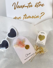 Charger l'image dans la galerie, Boîte cadeau veux-tu être ma témoin marraine fleurs séchées lunettes coeur trousse velours personnalisée maman anniversaire mariage EVJF