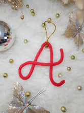 Charger l'image dans la galerie, 🎄 Décoration de Noël lettre tricotin personnalisée avec clochette dorée Un ornement poétique et fait main à Guérande pour un sapin unique et chaleureux