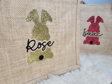 Charger l'image dans la galerie, Sac de Pâques personnalisé en jute Lapin de Pâques avec prénom, Panier chasse aux oeufs enfants, cadeau pour nid de Pâques personnalisable