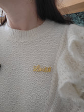 Charger l'image dans la galerie, Broche Prénom Personnalisée – Cadeau Fait Main en Fil d'Aluminium | Idée Originale pour Maîtresse, Marraine, Témoin, Femme, EVJF, Fête des Mères, Anniversaire