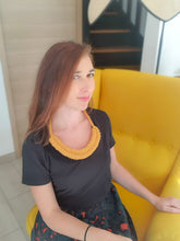 Charger l'image dans la galerie, Collier corde coton noué épais plastron, bijou fantaisie, idée cadeau tendance macramé fait main noeud marin jaune moutarde
