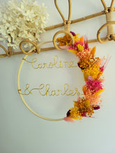 Charger l'image dans la galerie, Couronne fleurs séchées personnalisée mariage – Prénoms mariés – Déco bohème romantique – Cadeau unique cérémonie