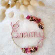 Charger l'image dans la galerie, Couronne prénom fleurs séchées