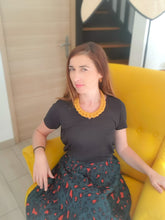 Charger l'image dans la galerie, Collier corde coton noué épais chunky plastron bijou fantaisie cadeau tendance macramé fait main noeud marin jaune moutarde