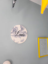 Charger l'image dans la galerie, Décoration toile de jouy bébé personnalisée bohème tambour couronne fleurs séchées prénom fait main cadeau naissance enfant baby shower