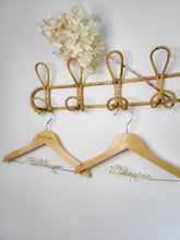 Charger l'image dans la galerie, Cintre personnalisé enfant bébé cadeau baptême