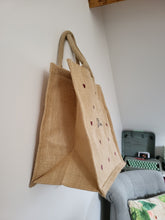 Charger l'image dans la galerie, Sac toile de jute personnalisé cadeau fête des mères coeur