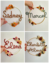 Charger l'image dans la galerie, Couronne prénom fleurs séchées