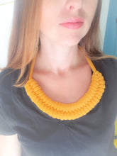 Charger l'image dans la galerie, Collier corde coton noué épais plastron, bijou fantaisie, idée cadeau tendance macramé fait main noeud marin jaune moutarde