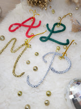 Charger l'image dans la galerie, 🎄 Décoration de Noël lettre tricotin personnalisée avec clochette dorée Un ornement poétique et fait main à Guérande pour un sapin unique et chaleureux