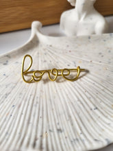 Charger l'image dans la galerie, Broche Prénom Personnalisée – Cadeau Fait Main en Fil d'Aluminium | Idée Originale pour Maîtresse, Marraine, Témoin, Femme, EVJF, Fête des Mères, Anniversaire