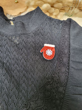 Charger l'image dans la galerie, Broche gant de Noël à paillettes girly pour femme ou fille