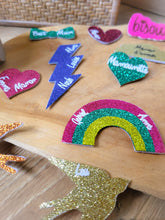 Charger l'image dans la galerie, Broche arc en ciel paillette personnalisable fait main cadeau témoin marraine femme fête des mères anniversaire EVJF