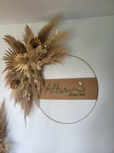Charger l'image dans la galerie, Enseigne couronne XXL avec décoration en fleurs séchées et herbes de pampa