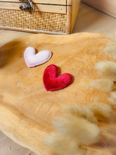 Charger l'image dans la galerie, Broche coeur velours cadeau témoin marraine femme fête des mères anniversaire EVJF