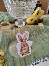Charger l'image dans la galerie, Etiquette marque-place personnalisé lapin Pâques champêtre décoration enfant baptême, anniversaire, fête, cadeau nom invité