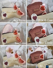 Charger l'image dans la galerie, Boîte cadeau veux-tu être ma témoin marraine fleurs séchées lunettes coeur trousse velours personnalisée maman anniversaire mariage EVJF