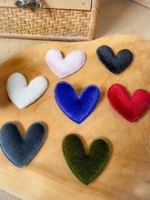 Charger l'image dans la galerie, Broche coeur velours cadeau témoin marraine femme fête des mères anniversaire EVJF