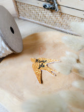 Charger l'image dans la galerie, Broche hirondelle paillette personnalisable cadeau témoin marraine femme fête des mères anniversaire EVJF