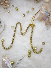 Charger l'image dans la galerie, 🎄 Décoration de Noël lettre tricotin personnalisée avec clochette dorée Un ornement poétique et fait main à Guérande pour un sapin unique et chaleureux