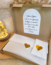 Charger l'image dans la galerie, Box cadeau veux-tu être ma témoin carte fleurs séchées broche coeur paillettes marraine mamie maman anniversaire baptême naissance mariage