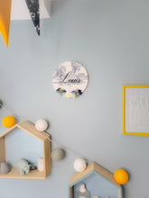 Charger l'image dans la galerie, Décoration toile de jouy bébé personnalisée bohème tambour couronne fleurs séchées prénom fait main cadeau naissance enfant baby shower