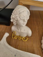 Charger l'image dans la galerie, Broche Prénom Personnalisée – Cadeau Fait Main en Fil d'Aluminium | Idée Originale pour Maîtresse, Marraine, Témoin, Femme, EVJF, Fête des Mères, Anniversaire