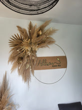 Charger l'image dans la galerie, Enseigne couronne XXL avec décoration en fleurs séchées et herbes de pampa