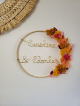 Charger l'image dans la galerie, Couronne fleurs séchées personnalisée mariage – Prénoms mariés – Déco bohème romantique – Cadeau unique cérémonie