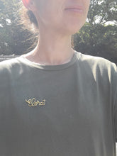 Charger l'image dans la galerie, Broche Prénom Personnalisée – Cadeau Fait Main en Fil d'Aluminium | Idée Originale pour Maîtresse, Marraine, Témoin, Femme, EVJF, Fête des Mères, Anniversaire