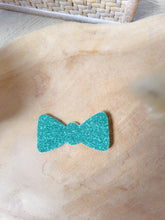 Charger l'image dans la galerie, Broche noeud papillon paillettes personnalisable fait main cadeau témoin marraine femme fête des mères anniversaire EVJF