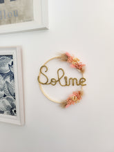 Charger l'image dans la galerie, Couronne prénom fleurs séchées
