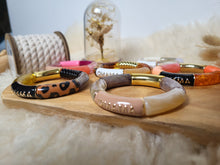 Charger l'image dans la galerie, Bracelet Mama glitter léopard fait main – Cadeau original fête des mères ou naissance