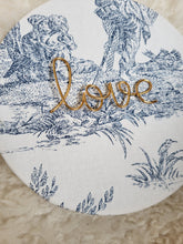 Charger l'image dans la galerie, Décoration toile de jouy bébé personnalisée bohème tambour couronne fleurs séchées prénom fait main cadeau naissance enfant baby shower