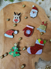 Charger l'image dans la galerie, Broche chaussette de Noël à paillettes