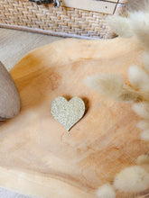 Charger l'image dans la galerie, Broche coeur paillette personnalisable, idée cadeau fête des mères, fin d'année maîtresse, ATSEM, nounou, Assistante maternelle