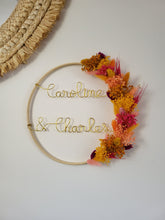 Charger l'image dans la galerie, Couronne fleurs séchées personnalisée mariage – Prénoms mariés – Déco bohème romantique – Cadeau unique cérémonie