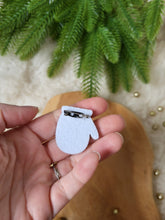 Charger l'image dans la galerie, Broche gant de Noël à paillettes girly pour femme ou fille