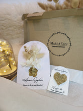 Charger l'image dans la galerie, Box cadeau veux-tu être ma témoin carte fleurs séchées broche coeur paillettes marraine mamie maman anniversaire baptême naissance mariage