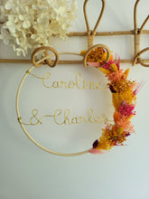 Charger l'image dans la galerie, Couronne fleurs séchées personnalisée mariage – Prénoms mariés – Déco bohème romantique – Cadeau unique cérémonie