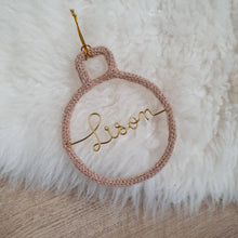 Charger l'image dans la galerie, Boule de Noël personnalisée en tricotin