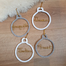 Charger l'image dans la galerie, Boule de Noël personnalisée en tricotin