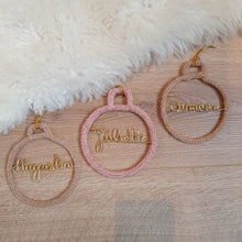 Charger l'image dans la galerie, Boule de Noël personnalisée en tricotin