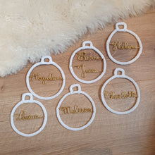 Charger l'image dans la galerie, Boule de Noël personnalisée en tricotin