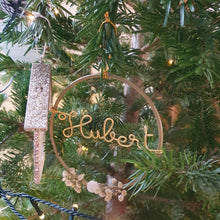 Charger l'image dans la galerie, Boule de sapin de Noël personnalisée avec fleurs séchées