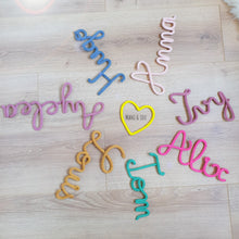 Charger l'image dans la galerie, Mot ou prénom en tricotin