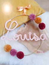 Charger l'image dans la galerie, Couronne prénom 6 pompons personnalisée