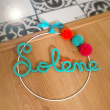Charger l'image dans la galerie, Couronne prénom 3 pompons personnalisée