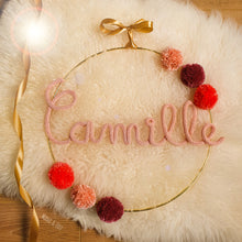 Charger l'image dans la galerie, Couronne prénom 6 pompons personnalisée