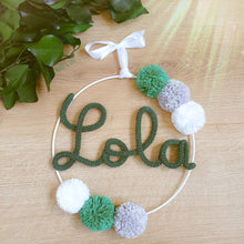 Charger l'image dans la galerie, Couronne prénom 6 pompons personnalisée